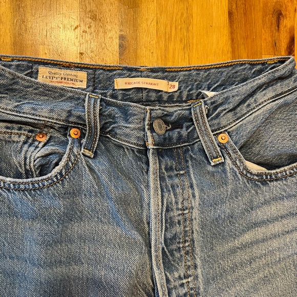 Levi’s rib cage straight, size 28 - Picture 3 of 6